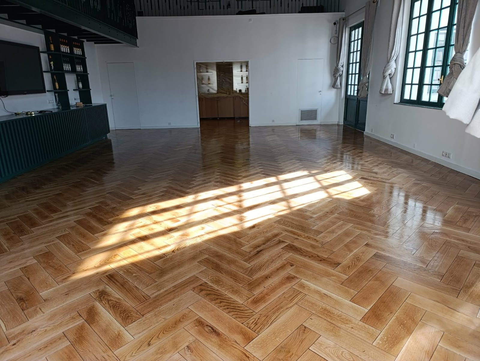 Rénovation de parquet réalisé par A.L Rénovation à Béziers