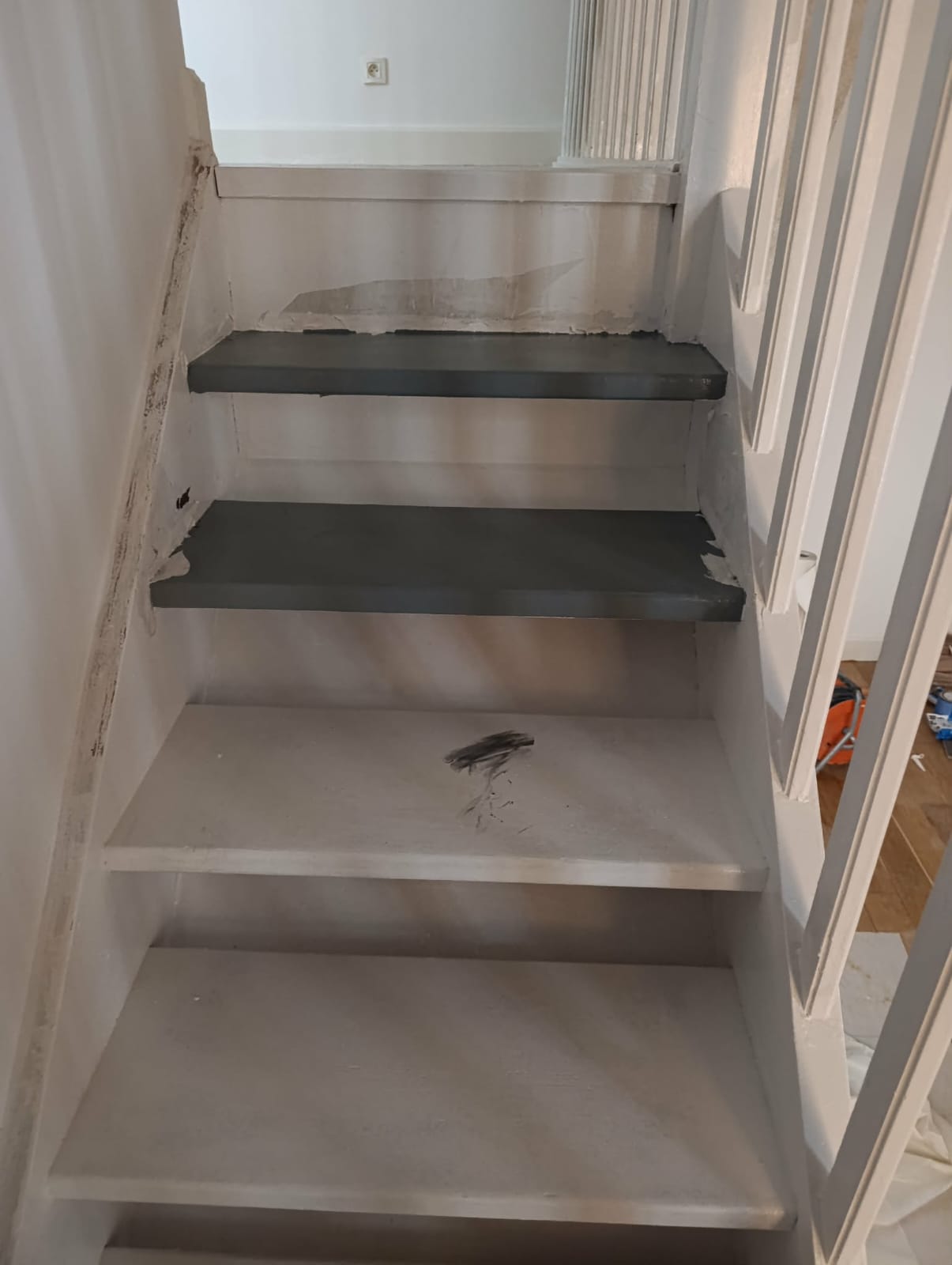rénovation escaliers avant à Béziers