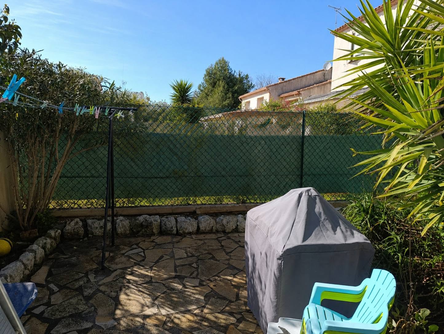 Clôture avant rénovation à Béziers