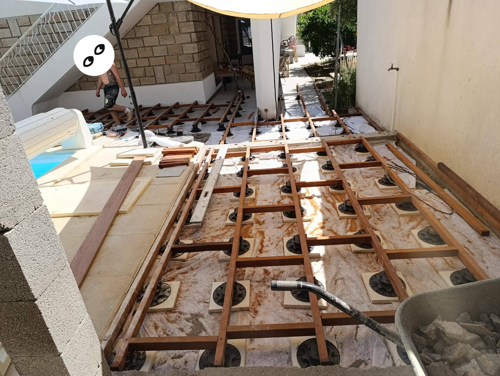 Terrasse sur plot avant installation à Béziers